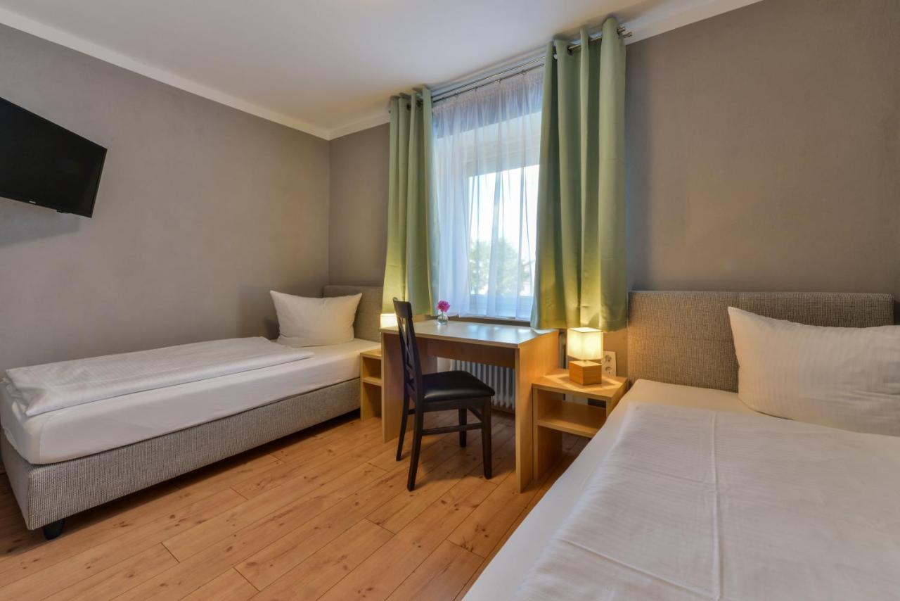 Hotel Gasthof Krone Zusmarshausen Exterior photo